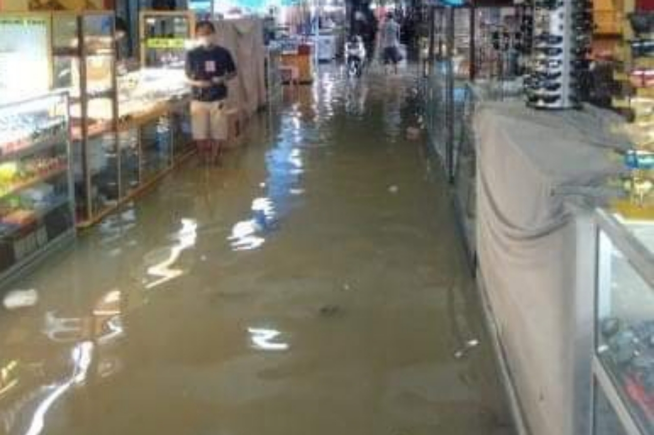 Pasar raya mekongga kolaka tergenang air