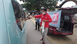 Pasangkayu Aksi Solidaritas Lawan Corona PSI Sulbar Berbagi Masker Gratis