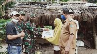 Kodim Kendari Sasar Pelosok Desa Berikan Bantuan Bagi Janda Tua Yang Tinggal di RTLH