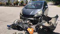 Honda Jazz Bertabrakan Motor Shogun di Perapatan Puskesmas Lasusua Kolut