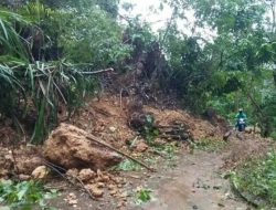 Akses Jalan Menghubungkan Dua Kecamatan di Butur Tertutup Tanah Longsor
