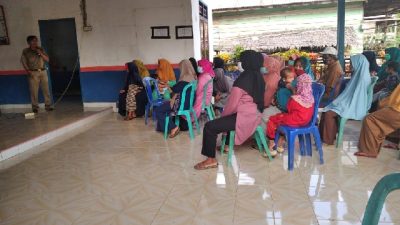 Panitia Pemilihan Calon Anggota BPD Desa Loka, Koltim Laksanakan Pencabutan Nomor Urut Dirangkaikan Dengan Penyaluran BLT DD
