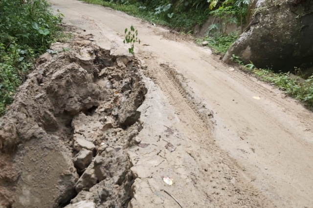 Jalan Poros Penghubung Kecamatan Bambang Mamasa Nyaris Putus