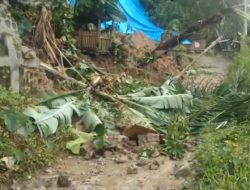 Intensitas Hujan Tinggi, Rumah Milik Warga di Mamasa Nyaris Terbawa Longsor