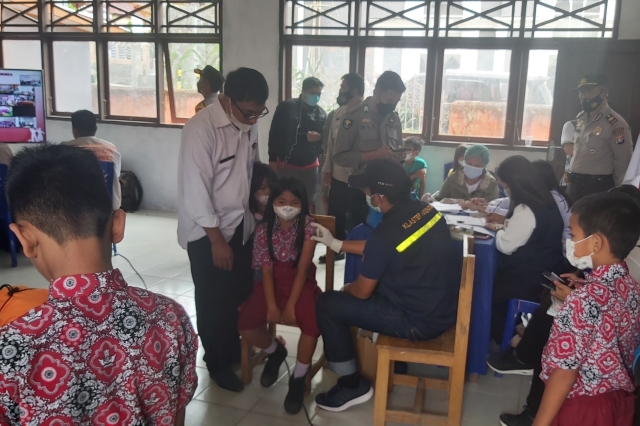 TNI-Polri Bersama Dinkes Mamasa Launching Vaksinasi Anak