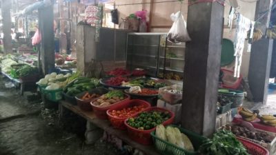 Update Harga Sejumlah Bahan Pokok di Pasar Tradisional Topoyo Mateng, Tomat Melambung Jauh