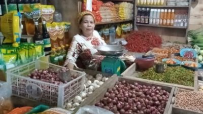 Jelang Idul Adha, Harga Bawang Merah di Pasar Tradisional Topoyo Melejit