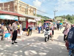 Antisipasi Gangguan Kamtibmas dan Kemacetan di Depan Pasar Aralle, Polisi Lakukan Pengamanan