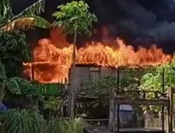 Diduga Arus Pendek Listrik, Dua Unit Rumah di Kabupaten Sidrap Ludes Dilalap Api