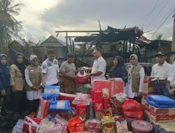 Pasca Kebakaran Hanguskan Dua Rumah di Wala Tedong, PJ Sekda Sidrap Turun Serahkan Bantuan